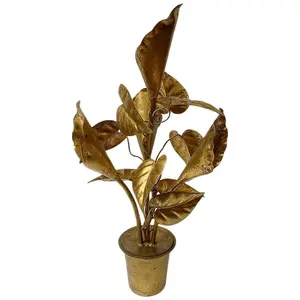 Flores de Metal Dorado Artesanía Florero Hecho a Mano de Alta Calidad Diseño Moderno Maceta Decorativa de Moda - Product Image 1