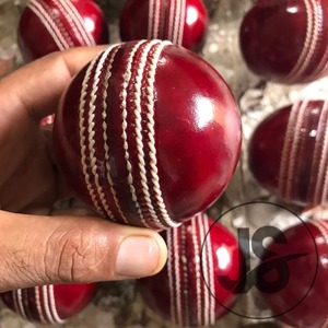Pelota de Cricket de Color Personalizado de Alta Calidad con los Mejores Diseños de Logotipos, Pelota Dura para Emocionantes Partidos de Cricket - Product Image 5