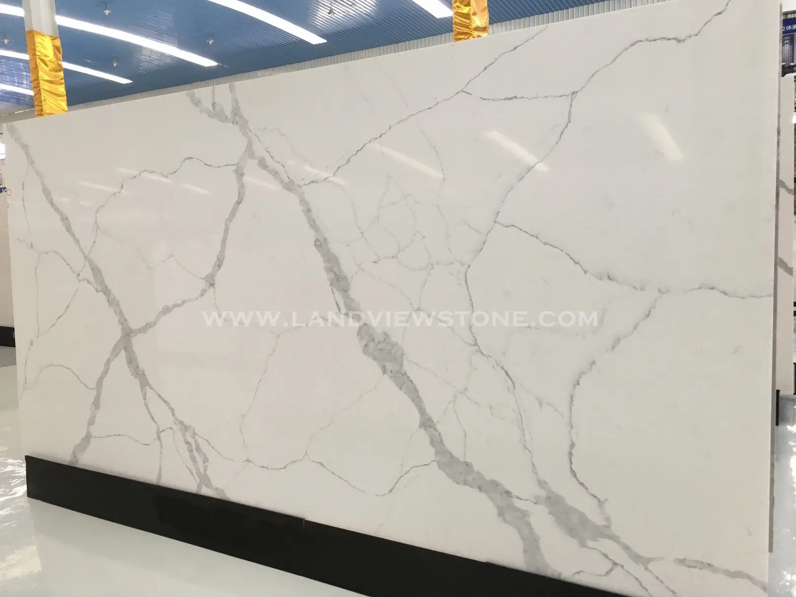 Bianco Carrara แผ่นหินควอตซ์ Carrara สีขาวคลาสสิกห้องครัวควอตซ์และเคาน์เตอร์ห้องน้ำออกแบบพื้นผิวหินแข็ง