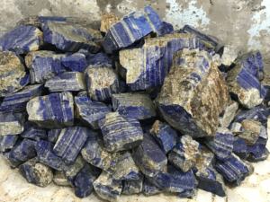 Piedra preciosa rugosa de Color azul lapislázuli sin cortar - Product Image 3