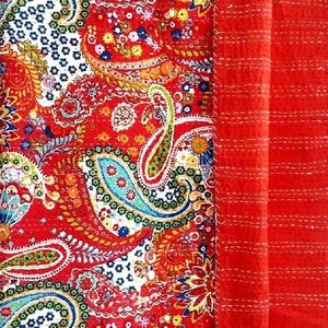 Manta de edredón Kantha ligera Reversible hecha a mano, técnica de retazos con relleno de lana, costura a mano - Product Image 3