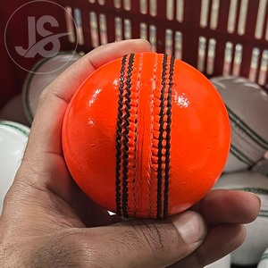 Ballon de cricket en cuir véritable de haute qualité, qualité standard internationale, couleur et design personnalisables, marque JAWAS SPORTS - Product Image 3
