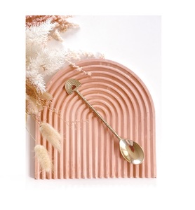 Cucharas Cubiertos de latón Fiesta de bodas Utensilio dorado Pieza de diseño Cubiertos y cucharas de acero con espejo a la venta - Product Image 4