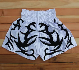Muay Thai-pantalones cortos de Kick Boxing, hechos de seda satinada, decorativos personalizados - Product Image 4