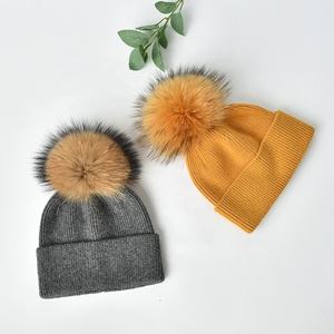 Usine En Gros Naturel Fourrure <span class=keywords><strong>Pompon</strong></span> <span class=keywords><strong>Bonnet</strong></span> Hiver Tricoté Chapeaux Femmes Chaud Rayure Laine <span class=keywords><strong>Bonnet</strong></span> Personnalisé Unisexe Large Manchette Crâne Chapeau - Product Image 1