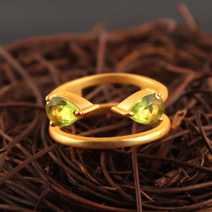 Bague en quartz péridot en pierre de poire de style élégant ensemble de broches faites à la main plaqué or terne bague taillée à facettes bague sur mesure en gros - Product Image 5