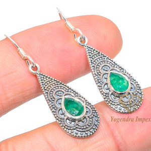 Vente en gros de boucles d'oreilles en argent sterling massif 925 faites à la main en forme de poire émeraude pour les mariages fêtes cadeaux - Product Image 2