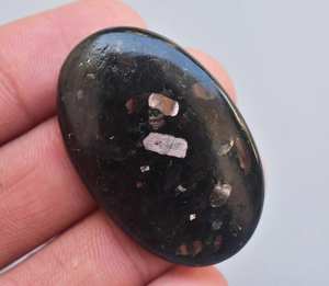 Gema Natural de Nuummite Apache (Negra) en Forma de Cabujón, 20-55mm, Ovalada/en Forma de Pera, Alta Calidad, Venta al Por Mayor para Decoración de Uñas - Product Image 1