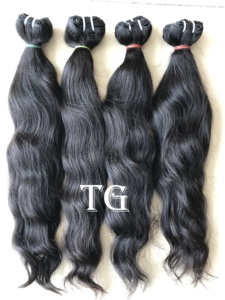 Venta al por mayor de 24 pulgadas ondulado natural de la trama de la máquina de paquete de cutícula alineada templo indio virgen cabello humano Remy de buena densidad de los vendedores - Product Image 3