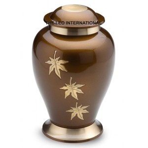 Urnas decorativas para mascotas y metal de latón Diseño moderno Suministros funerarios personalizados Cenizas de cremación 4x4x6 pulgadas - Product Image 4