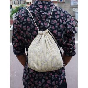 Bolsa pequeña impermeable lavable con bolsillos con cordón, bolsa de viaje cosmética impresa en bloque con características suaves, regalo perfecto para ella - Product Image 2