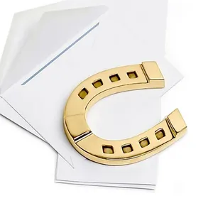 Décoration de table presse-papiers en fer à cheval en laiton - Product Image 1