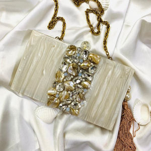 กระเป๋าคลัทช์สำหรับงานราตรีทำจากเรซิ่นดีไซน์หรูหราสำหรับโอกาสพิเศษ - Product Image 1