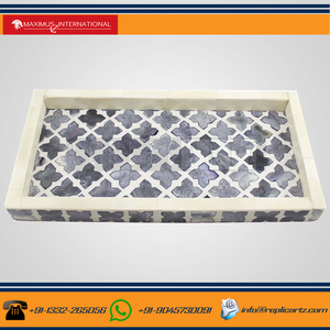 Bandeja Decorativa de Resina Hecha a Mano Estilo Art Deco de Maximus International |   Decoración de mesa multifuncional de primera calidad con diseño sólido - Product Image 4