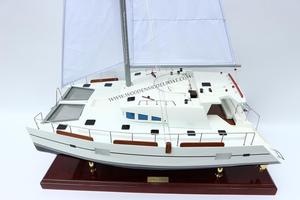 LAGON 440 estilo náutico catamarán de madera de acacia yate de vela artesanía de madera pintada regalo de recuerdo de Vietnam - Product Image 5