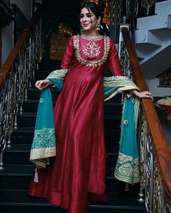 Qipaka — robe élégante brodée de style européen, brodée de perles de verre de cristal, robe de longueur au sol avec dupata lourde, pour vêtements de fête/mariage @ 2022 - Product Image 1