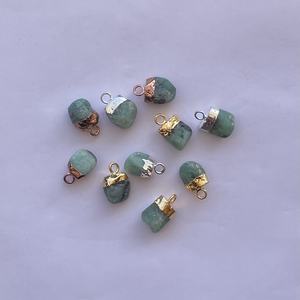 Colgante de conector en bruto de Esmeralda verde natural en plata de ley 925 con joyería de galvanoplastia de oro del fabricante en línea - Product Image 4