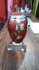 Brassworld India's New Mother of Pearl Inlay Urna de cremación de latón Suministros funerarios elegantes - Product Image 5