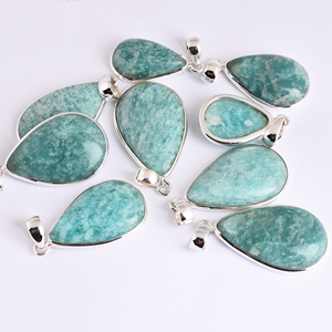 Pendentifs en Amazonite faits à la main 100% pierres précieuses naturelles bijoux en argent de haute qualité avec des breloques en argent au design exclusif - Product Image 4