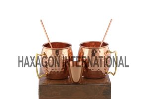 Ensemble de mugs en cuivre style baril – 2 mugs à bière et Moscow Mule avec poignées en laiton, sous-verres en bois et verre à shot martelé. - Product Image 5