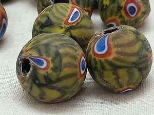 Cuentas de Vidrio Africanas en Rayas Curvas Blancas y Negras para Tiendas de Cuentas - Product Image 5