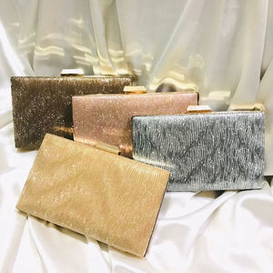 Bolso de mano de encaje floral brillante de diseñador para ocasiones nupciales o de noche con forro de PU - Product Image 1