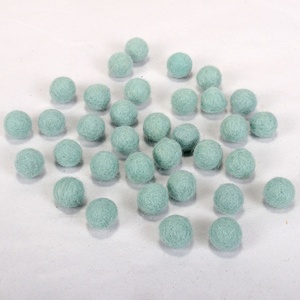 Bolas de fieltro de lana verde menta hechas a mano, pequeñas, respetuosas con el medio ambiente, pompones de fieltro, bolas de lana de fieltro de Color orgánico para Decoración - Product Image 2