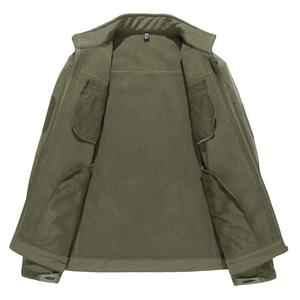Veste d'hiver softshell personnalisée pour hommes avec col montant imperméable et coupe-vent pour la randonnée en plein air et les aventures en montagne - Product Image 6