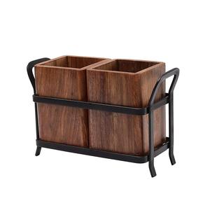 Soporte para cubiertos de madera de calidad de lujo con soporte de hierro Diseño clásico Tamaño y forma personalizados Soporte para cubiertos - Product Image 1