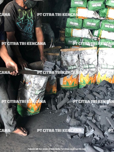 Family Mart BBQ Barbecue a carbone di legna duro legno indonesiano frutta carbone di legna per l'esportazione per narghilè in <span class=keywords><strong>Manisa</strong></span> turchia e Asia - Product Image 5