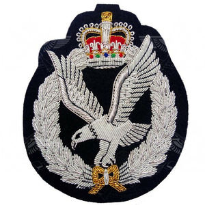 Insignia de la mejor calidad, corona de Color plateado, bordada a mano insignia de bolsillo, insignia con tamaño personalizado - Product Image 1