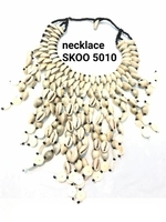 Vente en gros de coquillages blancs naturels, coquillages de cauris, perles pour la fabrication de bijoux, collier SK NOOR and SONS SK00 5010