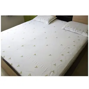 Conjunto de cama bordada, lençol plano e fronhas