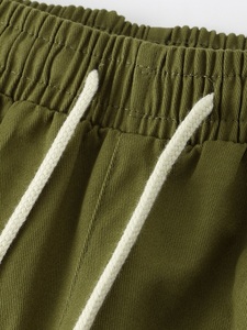 Pantalon élégant pour homme avec coupe moderne et matériau de haute qualité pour une utilisation au bureau et des sorties décontractées avec un confort maximal - Product Image 3