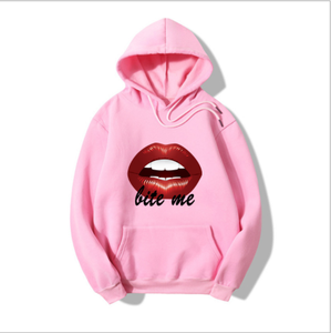 เสื้อฮู้ดดี้ผ้าฝ้ายสตรีทแวร์สีเรียบง่าย สกรีนลายปากแบบกำหนดเอง เสื้อฮู้ดดี้แบบสวมหัว - Product Image 1