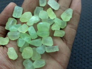 Pierre précieuse Evergreen extrait de terre 25 pièces 100% naturelle Prehnite brute en vrac connaissance intérieure brute brute - Product Image 6