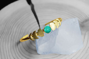 Chaîne lunaire étoilée en laiton, Design de la lune céleste, réglable, cristal Turquoise - Product Image 4