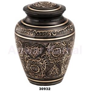 Urnas de cremación de latón dorado y negro, grabado por A.K, India - Product Image 1