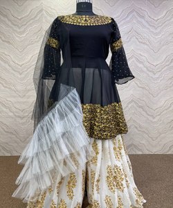Rich Look Designer Saisonnable Collection Net Soie Gris Couleur Occasion spéciale Fantaisie Indien Femmes Porter Prix de gros en Surat Ethnique - Product Image 3