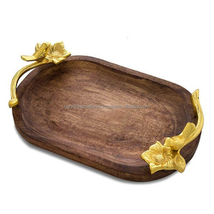 Plateau rectangulaire en bois fait main, durable, avec deux poignées dorées en métal, écologique, passe au lave-vaisselle, sans danger pour les aliments - Product Image 5