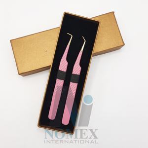 Ensemble de pinces à cils en acier inoxydable plaqué or à 90 degrés et 45 degrés, poudre rose écologique pour les soins personnels - Product Image 1