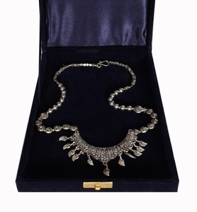 Collar con colgante de acero inoxidable para mujer, joyería personalizada, diseño de regalo para fiesta de boda - Product Image 5