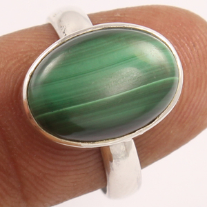 Elegante anillo de forma ovalada con piedras preciosas de malaquita verde, anillo de Plata de Ley 925 sólida con piedras preciosas finas, joyería de plata sólida - Product Image 2