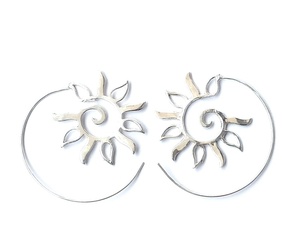 Pendientes lisos en espiral Hermoso diseño de sol Pendientes chapados en plata de latón Pendientes gitanos - Product Image 2