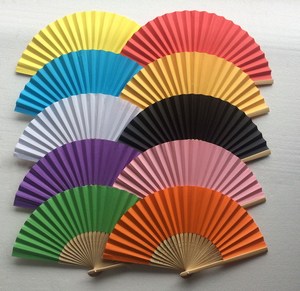 พัดกระดาษไม้ไผ่ทำมือธรรมชาติ ชุดพัดมือถือหลากสีสันสำหรับตกแต่ง - Product Image 3