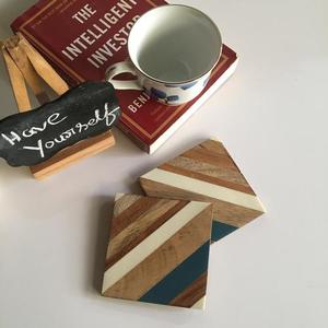 Juego de 4 posavasos de resina de madera hechos a mano, diseño de patrón de línea tejida, soporte de alfombrilla de escritorio multimaterial para té, cerveza, cartón para servir - Product Image 5