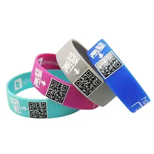 Großhandel Werbung benutzer definierte Logo gedruckt geprägt QR-Code Silikon Armband