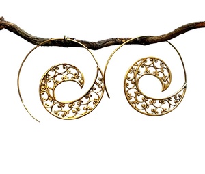 Pendientes de aro en espiral de oro vintage estilo bohemio diseño simple acabado natural para mujer - Product Image 1