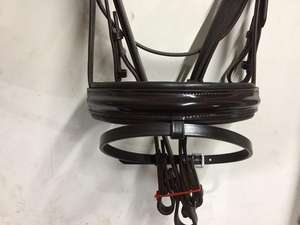 Bridon de luxe en cuir verni avec rênes antidérapantes – Têtière équestre de qualité supérieure - Product Image 5