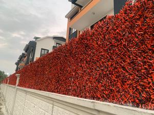 Gran oferta, paneles de pared de jardín Vertical de césped Artificial de plástico europeo, telón de fondo de cobertura de privacidad para exteriores DIY - Product Image 4